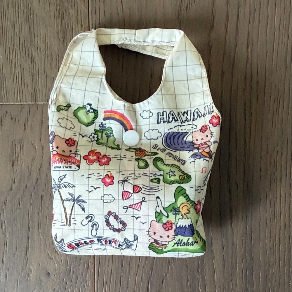 Hello Kitty Cream Hawaii Print Foldable Tote - Picture 5 of 5